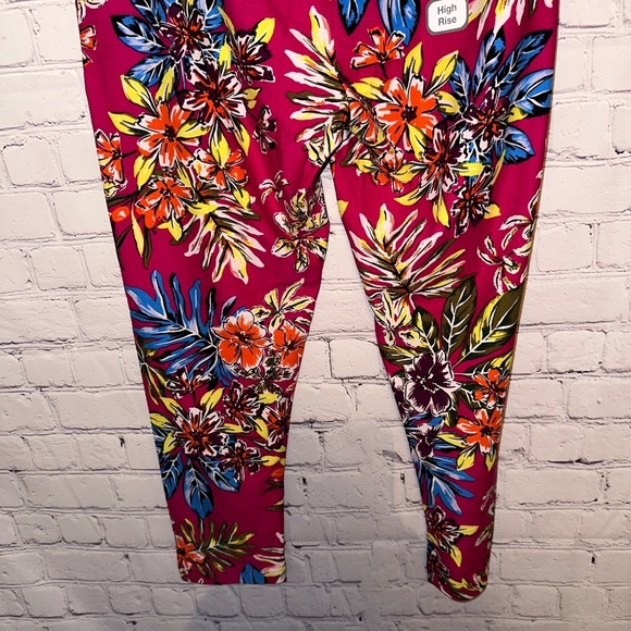 Time and Tru Capri - Picture 4 of 10